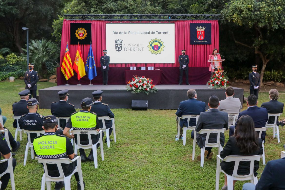 Torrent conmemora el Día de la Policía Local en un acto de entrega de distinciones y felicitaciones