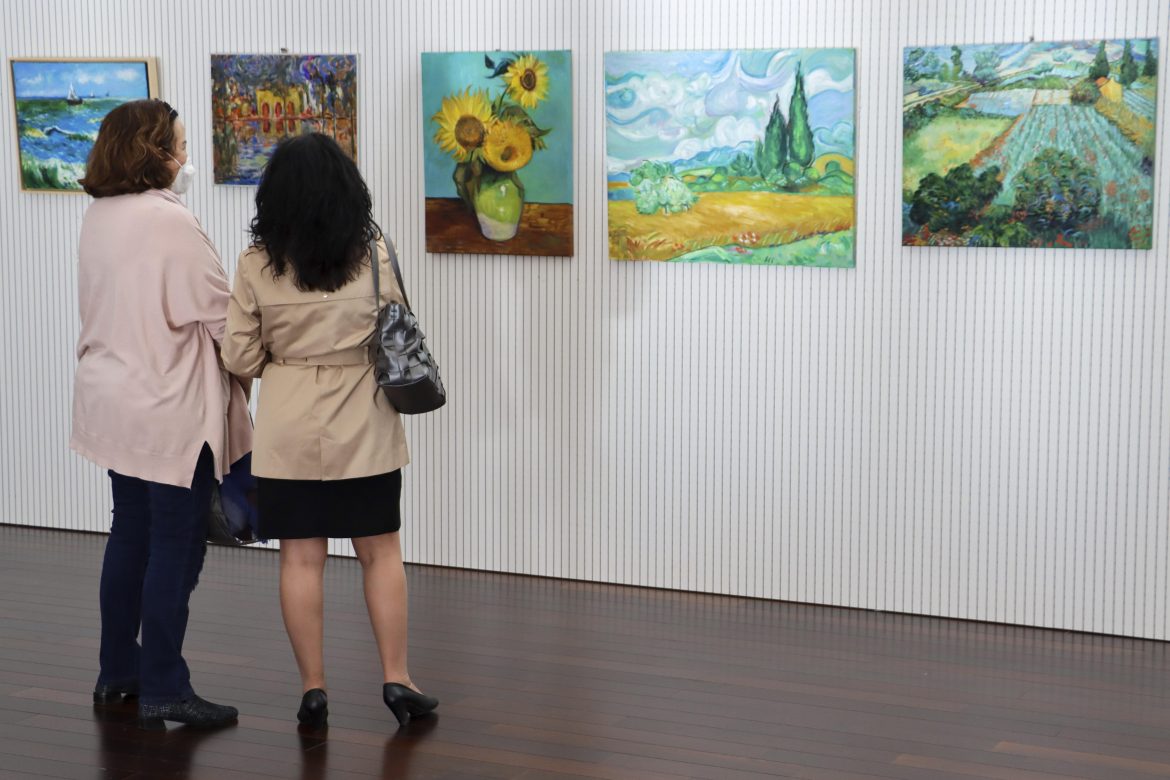 Torrent d’Art presenta una exposición de obras versionadas de Monet y Van Gogh en l’Antic Mercat