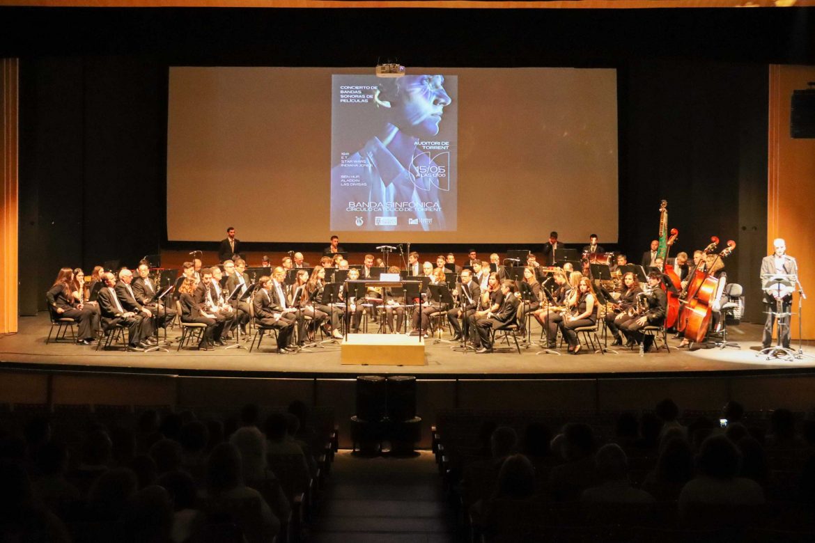 La Banda Sinfónica del Círculo Católico interpreta una selección de bandas sonoras de películas