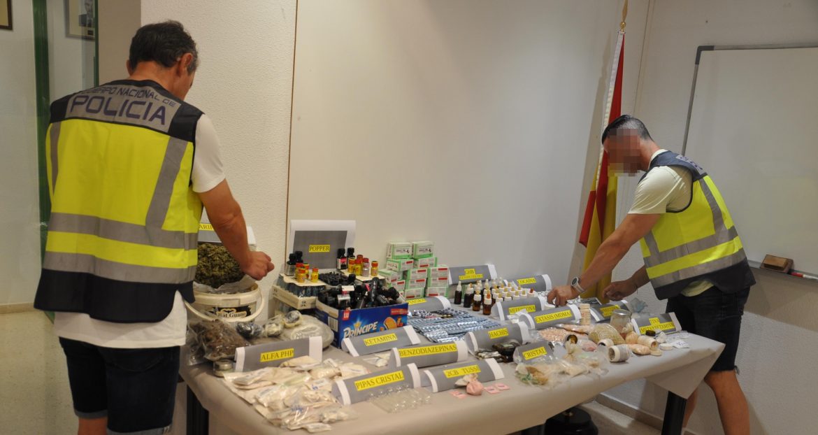 La Policía Nacional detiene a un hombre quesuministraba droga desde un local de “vending”