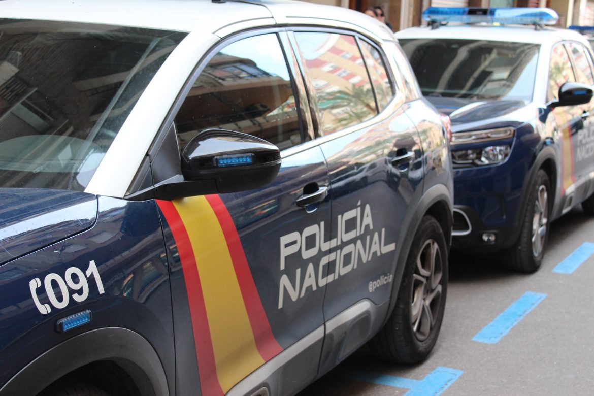 La Policía Nacional detiene a cuatro miembros de un grupo criminal por asaltar a un empresario en la habitación de un hotel