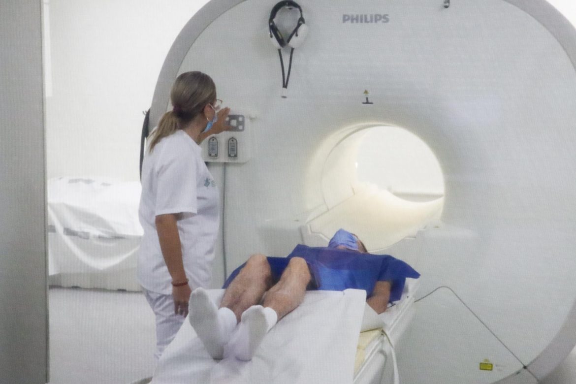 El servicio de resonancias magnéticas del Centro de Especialidades de Santos Patronos da servicio a más de 500 pacientes en su primer mes de funcionamiento