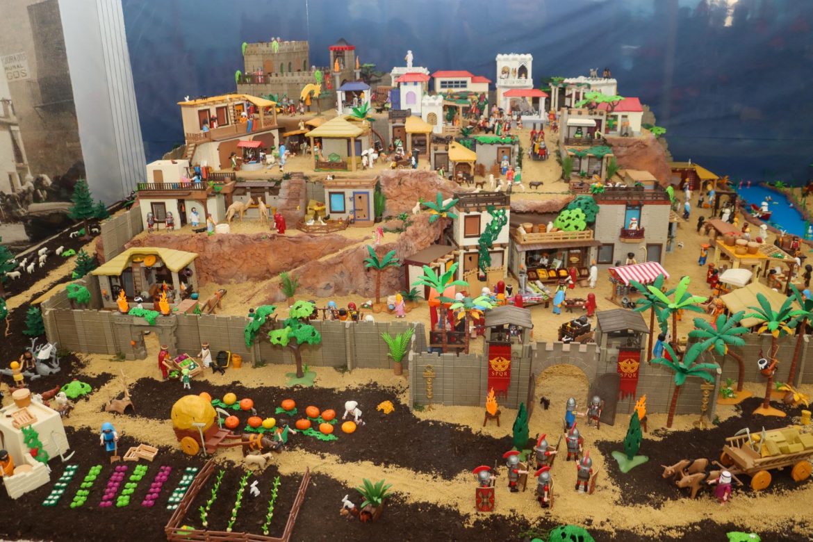 La muestra de Playmobil expuesta en l’Antic Mercat recibe más de 2.700 visitantes en su primer fin de semana