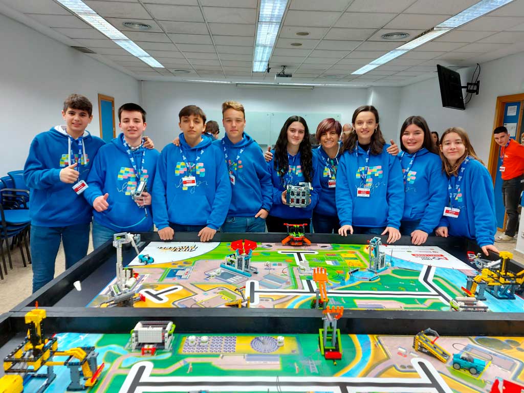 El colegio La Purísima de Torrent gana el premio autonómico a la innovación en la First Lego League