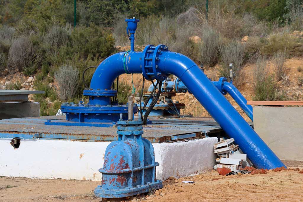 La construcción de la nueva planta desnitrificadora para el suministro de agua potable a Calicanto avanza a buen ritmo