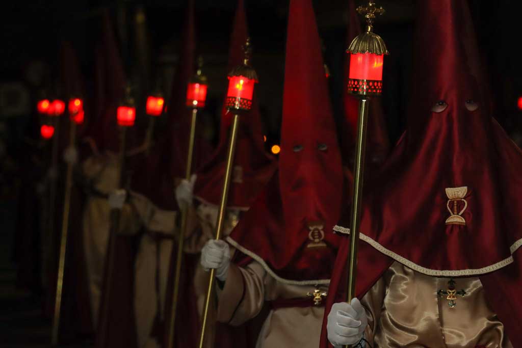 Torrent celebra los primeros traslados y procesiones de la Semana Santa