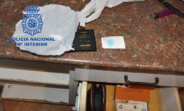 La Policía Nacional detiene a dos hombres dedicados a la venta de cocaína y heroína