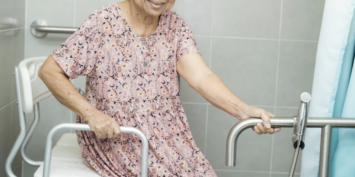El PSOE Torrent presenta una moción para que se cree una subvención para el cambio de bañera por ducha para personas mayores y/o con movilidad reducida