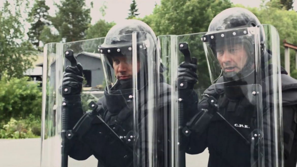 La Policía Local de Torrent se refuerza con cascos, escudos antidisturbios y anillas de defensa personal